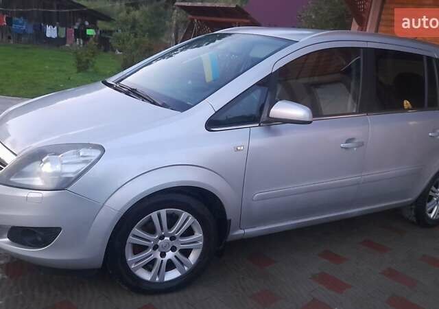 Сірий Опель Zafira Tourer, об'ємом двигуна 1.9 л та пробігом 240 тис. км за 6400 $, фото 1 на Automoto.ua