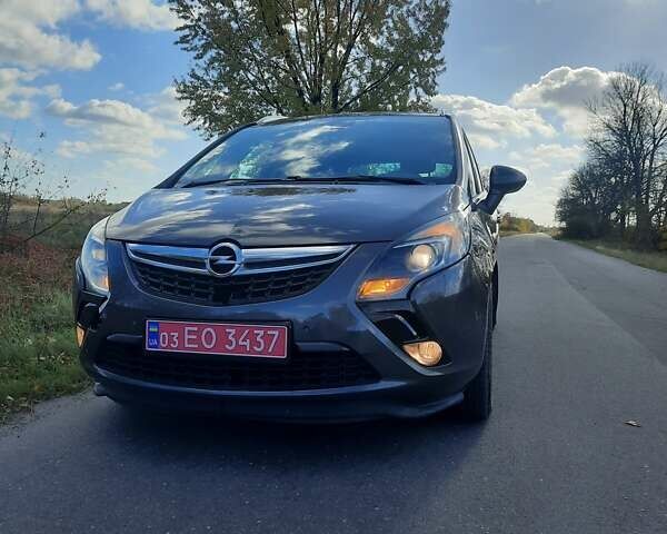 Серый Опель Zafira Tourer, объемом двигателя 2 л и пробегом 278 тыс. км за 8500 $, фото 1 на Automoto.ua