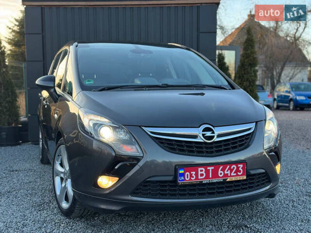 Серый Опель Zafira Tourer, объемом двигателя 2 л и пробегом 240 тыс. км за 11690 $, фото 1 на Automoto.ua