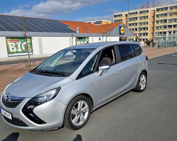 Серый Опель Zafira Tourer, объемом двигателя 1.4 л и пробегом 206 тыс. км за 8400 $, фото 1 на Automoto.ua