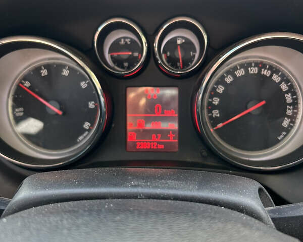 Сірий Опель Zafira Tourer, об'ємом двигуна 1.6 л та пробігом 238 тис. км за 8800 $, фото 1 на Automoto.ua