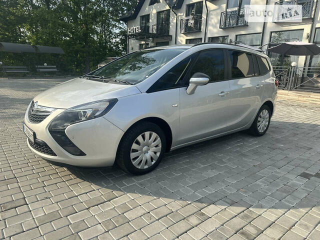 Серый Опель Zafira Tourer, объемом двигателя 2 л и пробегом 320 тыс. км за 9200 $, фото 1 на Automoto.ua