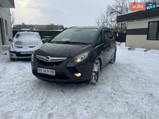 Серый Опель Zafira Tourer, объемом двигателя 1.6 л и пробегом 240 тыс. км за 9850 $, фото 1 на Automoto.ua