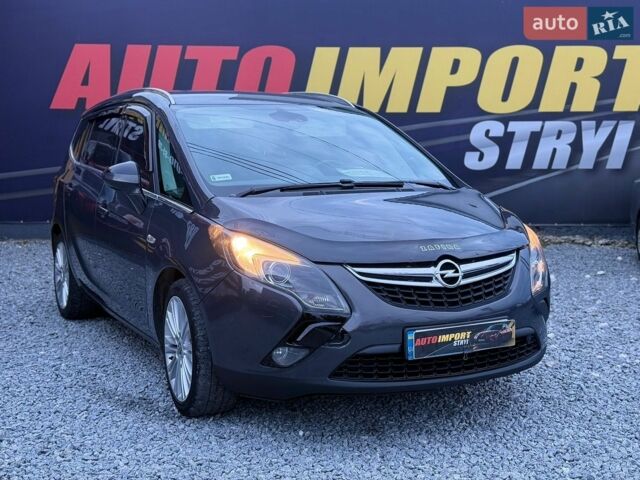 Серый Опель Zafira Tourer, объемом двигателя 1.6 л и пробегом 282 тыс. км за 7800 $, фото 1 на Automoto.ua