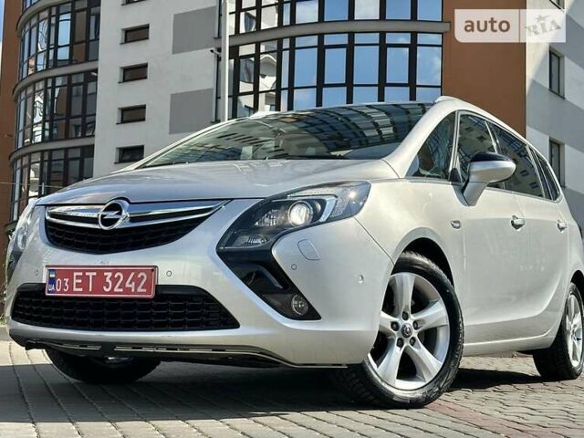 Серый Опель Zafira Tourer, объемом двигателя 2 л и пробегом 200 тыс. км за 12000 $, фото 1 на Automoto.ua