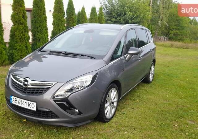 Серый Опель Zafira Tourer, объемом двигателя 2 л и пробегом 193 тыс. км за 11200 $, фото 1 на Automoto.ua
