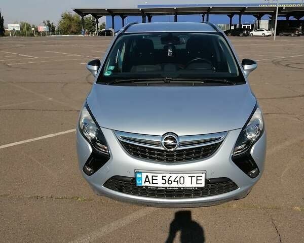 Сірий Опель Zafira Tourer, об'ємом двигуна 1.6 л та пробігом 214 тис. км за 11000 $, фото 1 на Automoto.ua