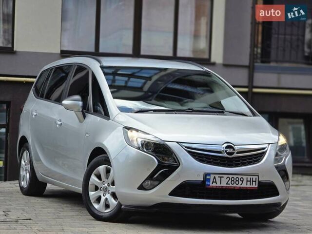 Сірий Опель Zafira Tourer, об'ємом двигуна 1.6 л та пробігом 218 тис. км за 10500 $, фото 1 на Automoto.ua