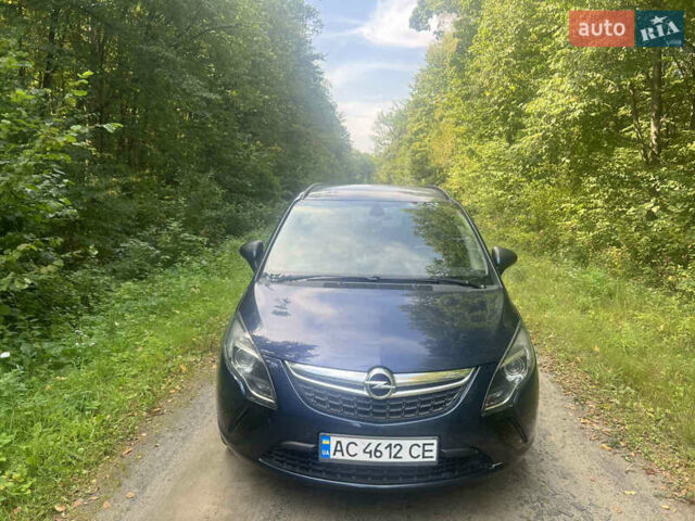 Синий Опель Zafira Tourer, объемом двигателя 1.96 л и пробегом 216 тыс. км за 9000 $, фото 1 на Automoto.ua