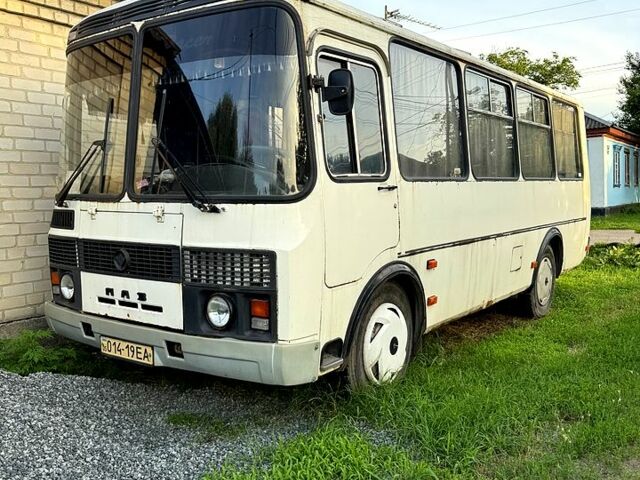 Білий ПАЗ 3205, об'ємом двигуна 4.7 л та пробігом 320 тис. км за 4500 $, фото 1 на Automoto.ua