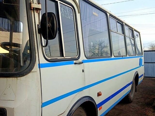 Белый ПАЗ 3205, объемом двигателя 4.7 л и пробегом 350 тыс. км за 2500 $, фото 1 на Automoto.ua
