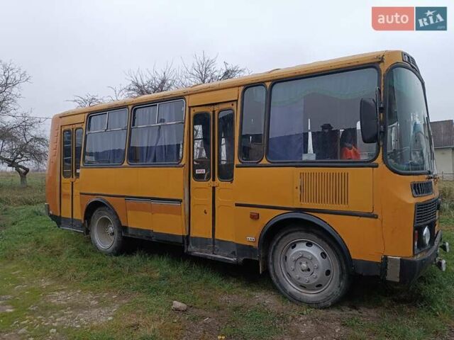 Желтый ПАЗ 3205, объемом двигателя 4.75 л и пробегом 150 тыс. км за 2650 $, фото 1 на Automoto.ua