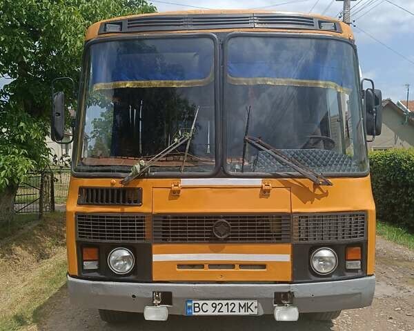 Желтый ПАЗ 3205, объемом двигателя 4 л и пробегом 200 тыс. км за 3500 $, фото 1 на Automoto.ua