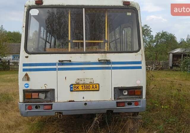 Белый ПАЗ 32051, объемом двигателя 4.67 л и пробегом 200 тыс. км за 2500 $, фото 1 на Automoto.ua