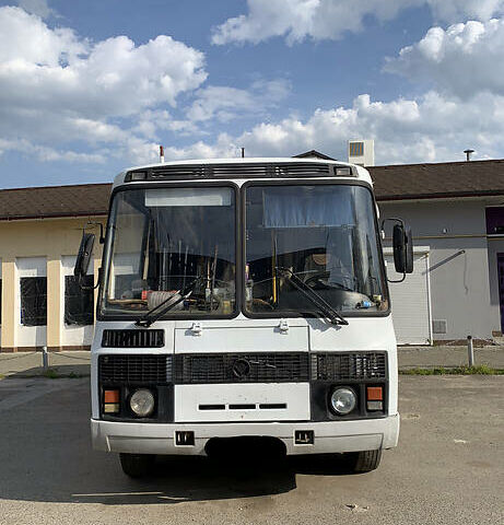 Белый ПАЗ 32054, объемом двигателя 4.75 л и пробегом 380 тыс. км за 7900 $, фото 1 на Automoto.ua