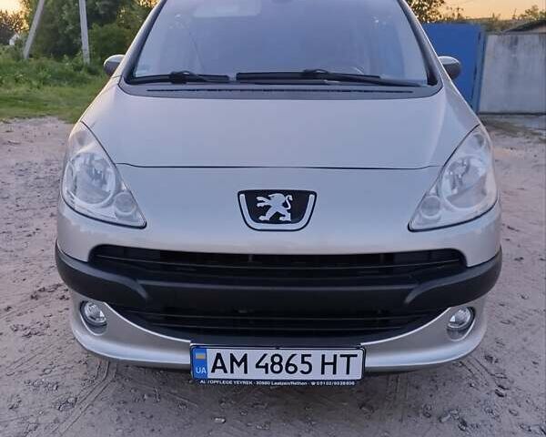 Сірий Пежо 1007, об'ємом двигуна 1.36 л та пробігом 133 тис. км за 3899 $, фото 1 на Automoto.ua