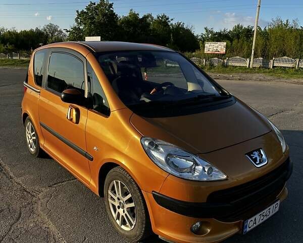 Оранжевый Пежо 1007, объемом двигателя 1.6 л и пробегом 145 тыс. км за 5300 $, фото 1 на Automoto.ua