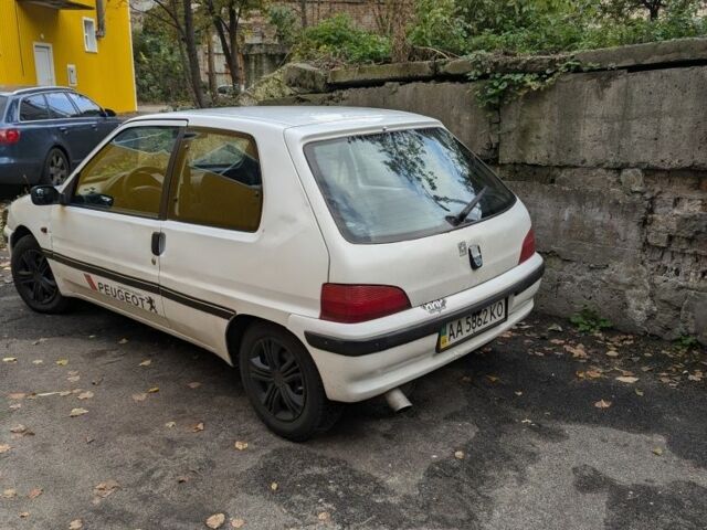 Белый Пежо 106, объемом двигателя 1 л и пробегом 290 тыс. км за 1350 $, фото 1 на Automoto.ua