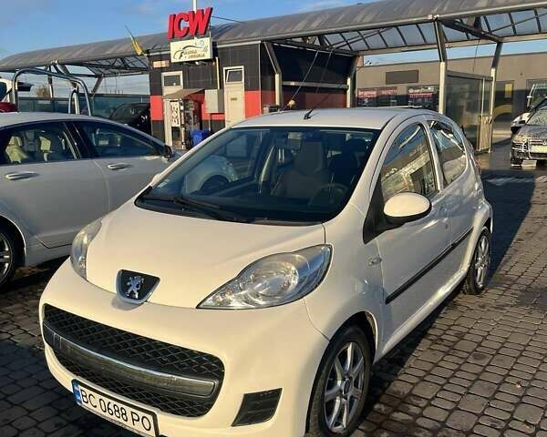 Белый Пежо 107, объемом двигателя 1 л и пробегом 71 тыс. км за 5600 $, фото 1 на Automoto.ua