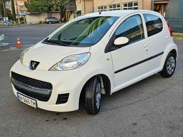 Білий Пежо 107, об'ємом двигуна 1 л та пробігом 57 тис. км за 6500 $, фото 1 на Automoto.ua