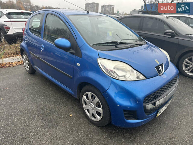 Белый Пежо 107, объемом двигателя 1 л и пробегом 170 тыс. км за 3499 $, фото 1 на Automoto.ua