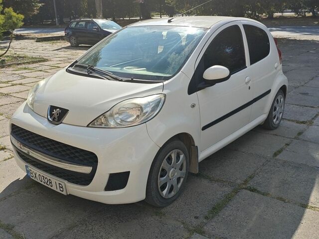 Білий Пежо 107, об'ємом двигуна 1 л та пробігом 238 тис. км за 3900 $, фото 1 на Automoto.ua