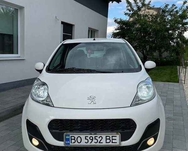 Белый Пежо 107, объемом двигателя 1 л и пробегом 214 тыс. км за 4200 $, фото 1 на Automoto.ua