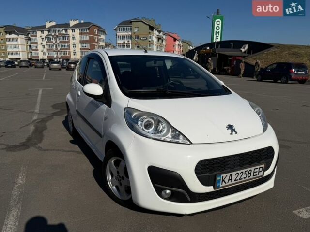 Белый Пежо 107, объемом двигателя 1 л и пробегом 133 тыс. км за 5300 $, фото 1 на Automoto.ua