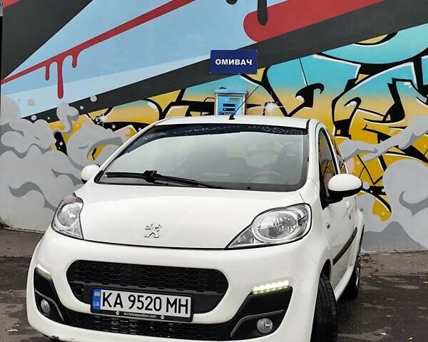 Белый Пежо 107, объемом двигателя 1 л и пробегом 90 тыс. км за 6500 $, фото 1 на Automoto.ua
