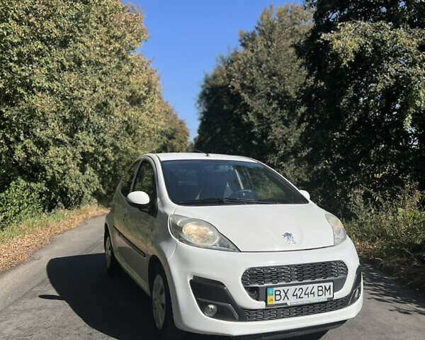 Белый Пежо 107, объемом двигателя 1 л и пробегом 150 тыс. км за 5700 $, фото 1 на Automoto.ua