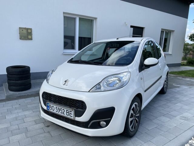 Белый Пежо 107, объемом двигателя 1 л и пробегом 214 тыс. км за 4900 $, фото 1 на Automoto.ua