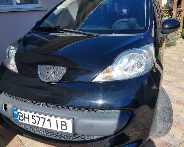 Черный Пежо 107, объемом двигателя 1 л и пробегом 120 тыс. км за 4500 $, фото 1 на Automoto.ua