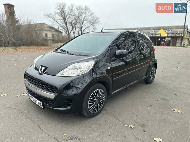 Черный Пежо 107, объемом двигателя 1 л и пробегом 110 тыс. км за 5200 $, фото 1 на Automoto.ua