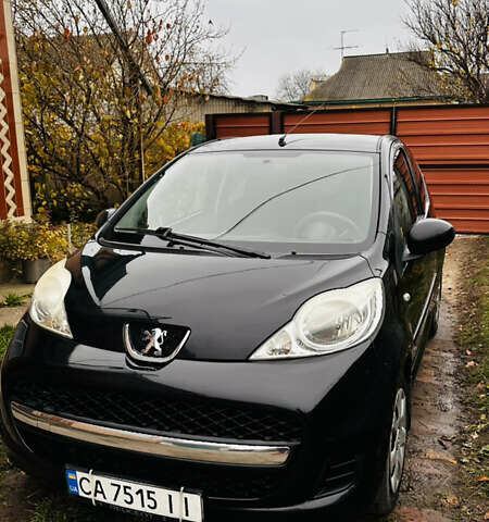 Черный Пежо 107, объемом двигателя 1 л и пробегом 131 тыс. км за 5800 $, фото 1 на Automoto.ua