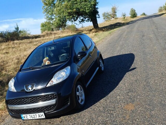 Черный Пежо 107, объемом двигателя 1 л и пробегом 205 тыс. км за 5000 $, фото 1 на Automoto.ua