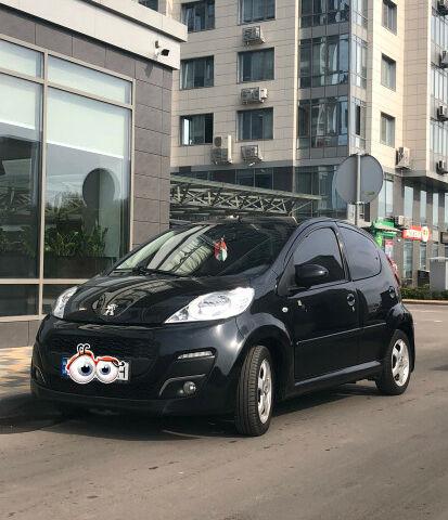 Чорний Пежо 107, об'ємом двигуна 1 л та пробігом 85 тис. км за 7000 $, фото 1 на Automoto.ua