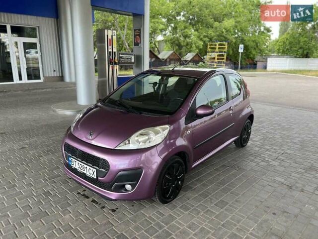 Фиолетовый Пежо 107, объемом двигателя 1 л и пробегом 159 тыс. км за 5600 $, фото 1 на Automoto.ua