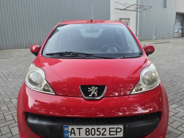 Красный Пежо 107, объемом двигателя 1 л и пробегом 139 тыс. км за 2999 $, фото 1 на Automoto.ua