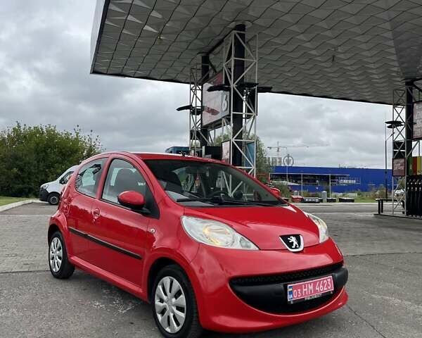 Красный Пежо 107, объемом двигателя 1 л и пробегом 170 тыс. км за 5000 $, фото 1 на Automoto.ua