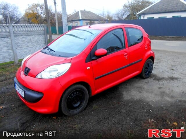 Красный Пежо 107, объемом двигателя 1 л и пробегом 250 тыс. км за 4400 $, фото 1 на Automoto.ua