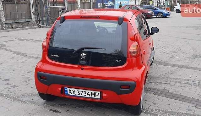 Червоний Пежо 107, об'ємом двигуна 1 л та пробігом 160 тис. км за 5000 $, фото 1 на Automoto.ua