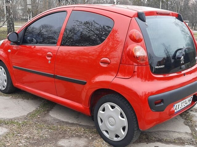 Красный Пежо 107, объемом двигателя 1 л и пробегом 160 тыс. км за 4800 $, фото 1 на Automoto.ua