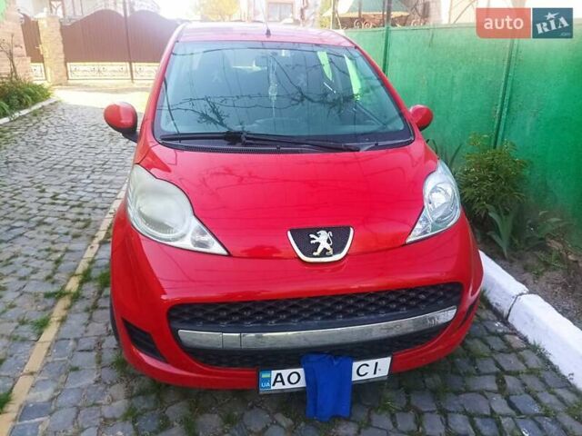 Красный Пежо 107, объемом двигателя 1 л и пробегом 125 тыс. км за 5500 $, фото 1 на Automoto.ua