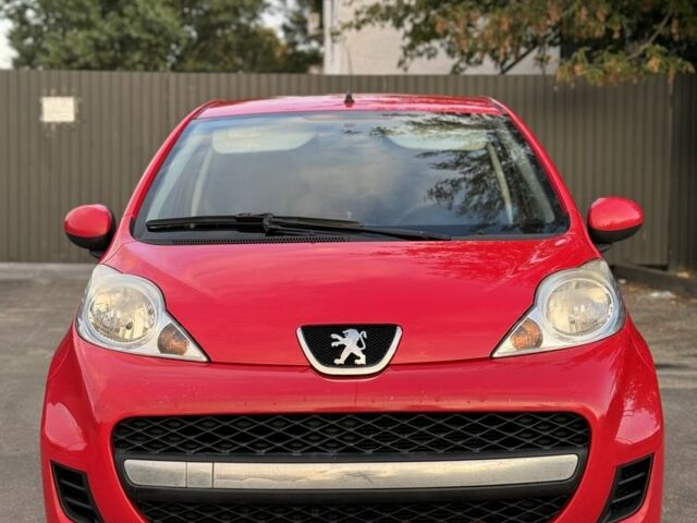Червоний Пежо 107, об'ємом двигуна 1 л та пробігом 150 тис. км за 4200 $, фото 1 на Automoto.ua