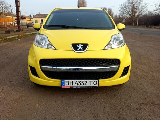 Жовтий Пежо 107, об'ємом двигуна 1 л та пробігом 115 тис. км за 5200 $, фото 1 на Automoto.ua