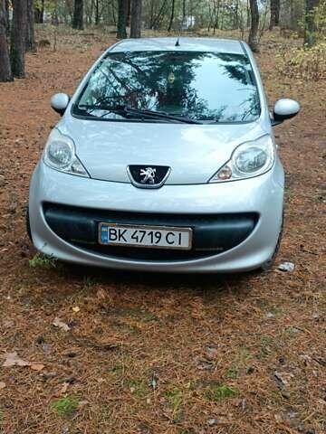 Серый Пежо 107, объемом двигателя 0.98 л и пробегом 148 тыс. км за 4000 $, фото 1 на Automoto.ua