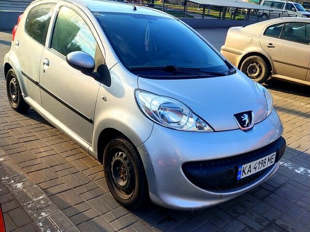 Серый Пежо 107, объемом двигателя 1 л и пробегом 230 тыс. км за 4100 $, фото 1 на Automoto.ua