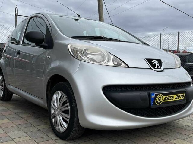 Серый Пежо 107, объемом двигателя 1.1 л и пробегом 154 тыс. км за 3500 $, фото 1 на Automoto.ua