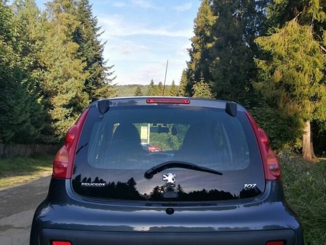 Серый Пежо 107, объемом двигателя 1 л и пробегом 98 тыс. км за 3950 $, фото 1 на Automoto.ua