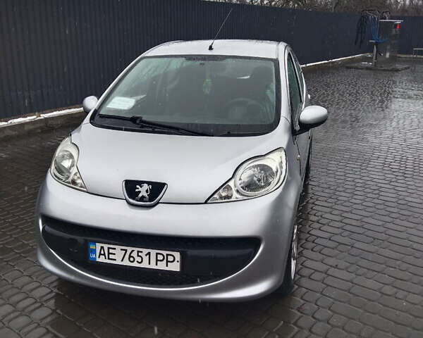 Серый Пежо 107, объемом двигателя 1 л и пробегом 140 тыс. км за 3950 $, фото 1 на Automoto.ua